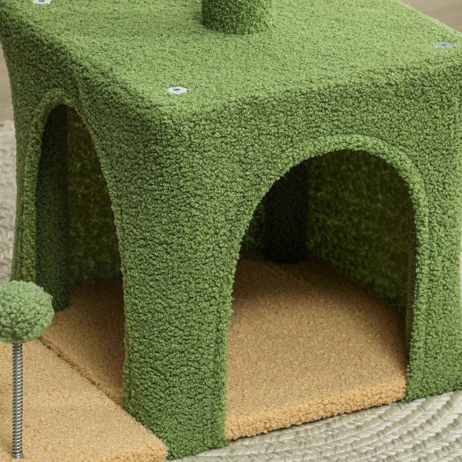 Arbre à chat tour de jeux pour chat avec niche lit griffoirs balles et feuilles artificielles 44 x 30 x 98 cm vert