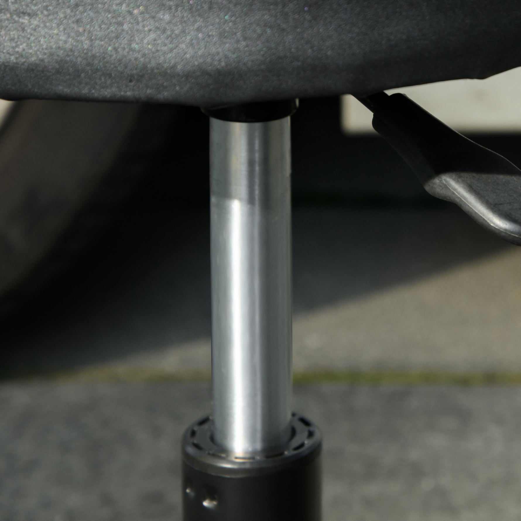 Tabouret de mécanicien siège pivotant hauteur réglable plateau de 100 kg pour le garage et la réparation automobile noir