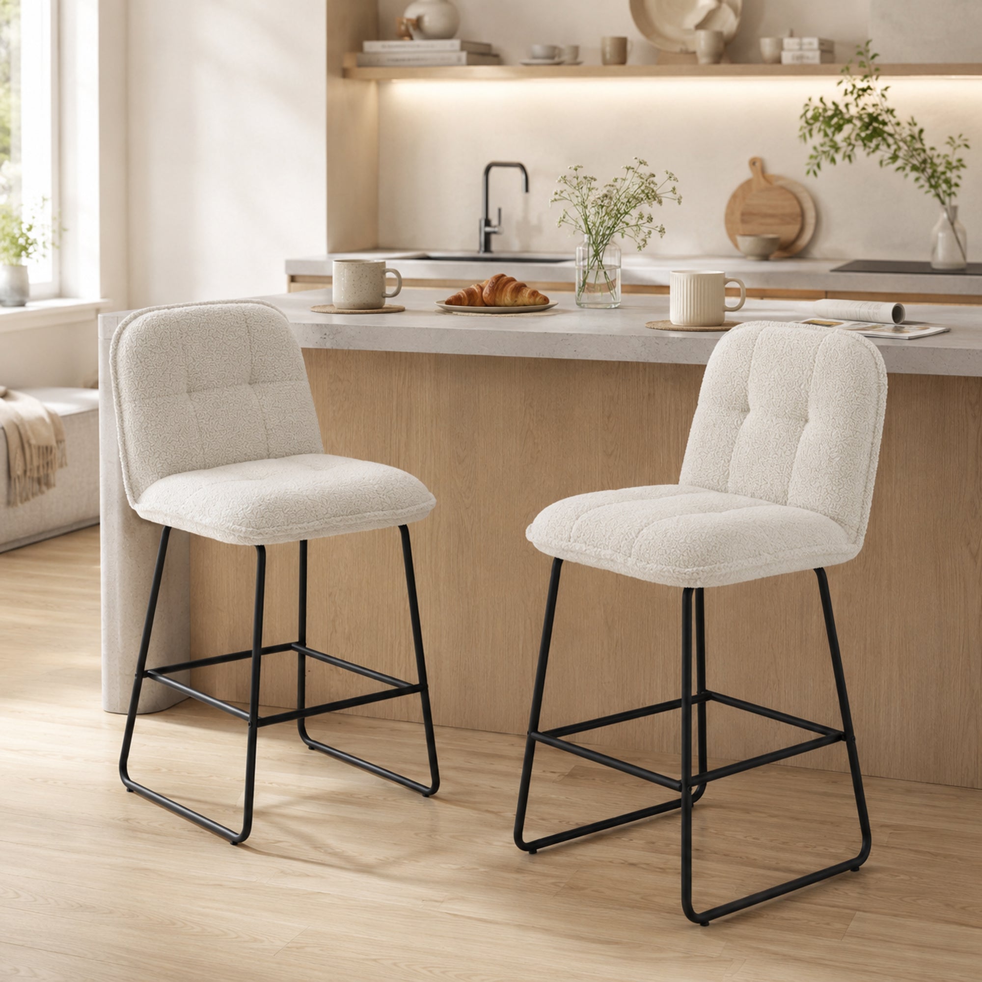 2er-Set Barhocker, gepolsterte Barstühle aus Bouclé-Stoff, extra breite Sitzfläche, 66 cm hoch, Creme