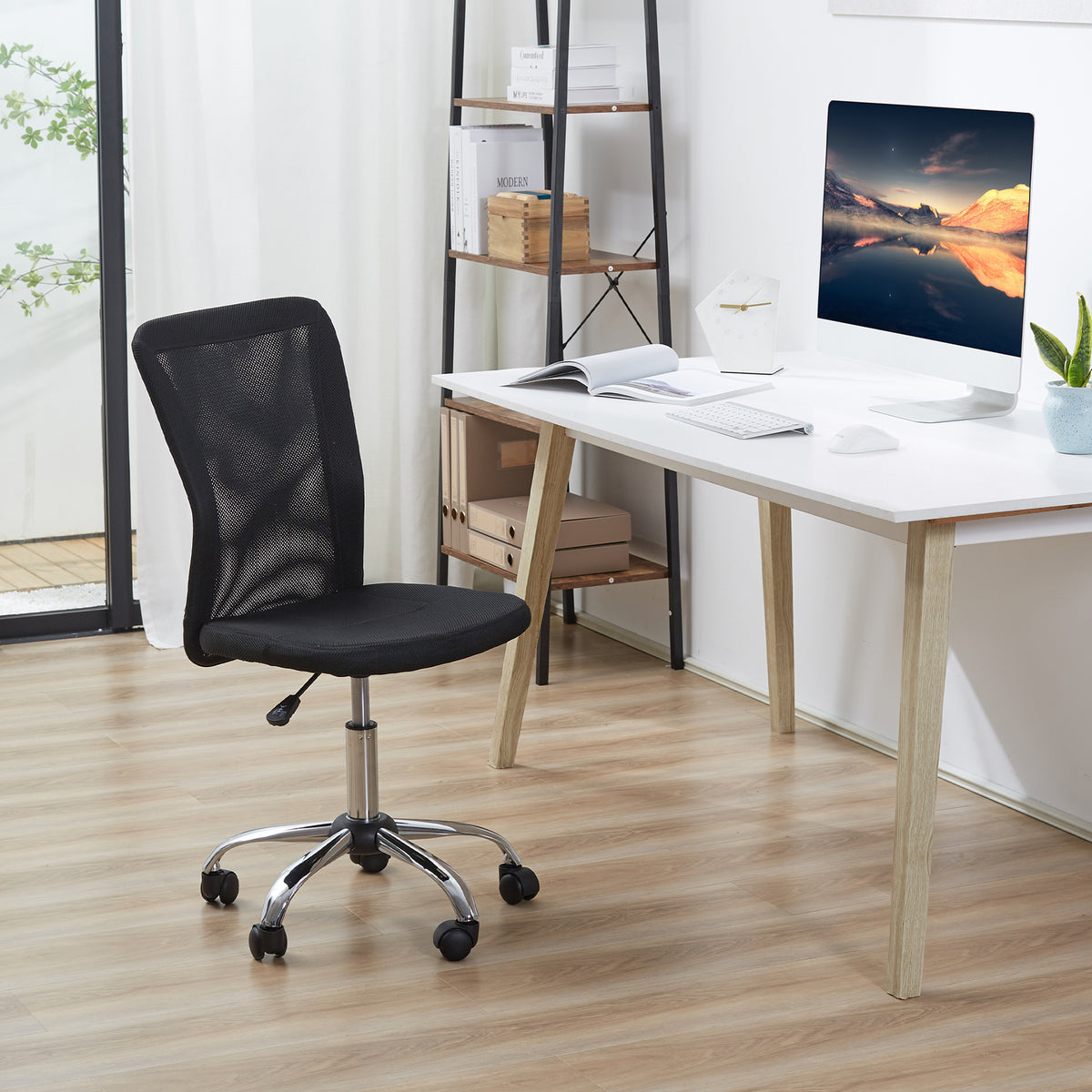 Lot 2 de chaises de bureau ergonomique hauteur réglable piètement chromé pivotant 360° revêtement maille noir