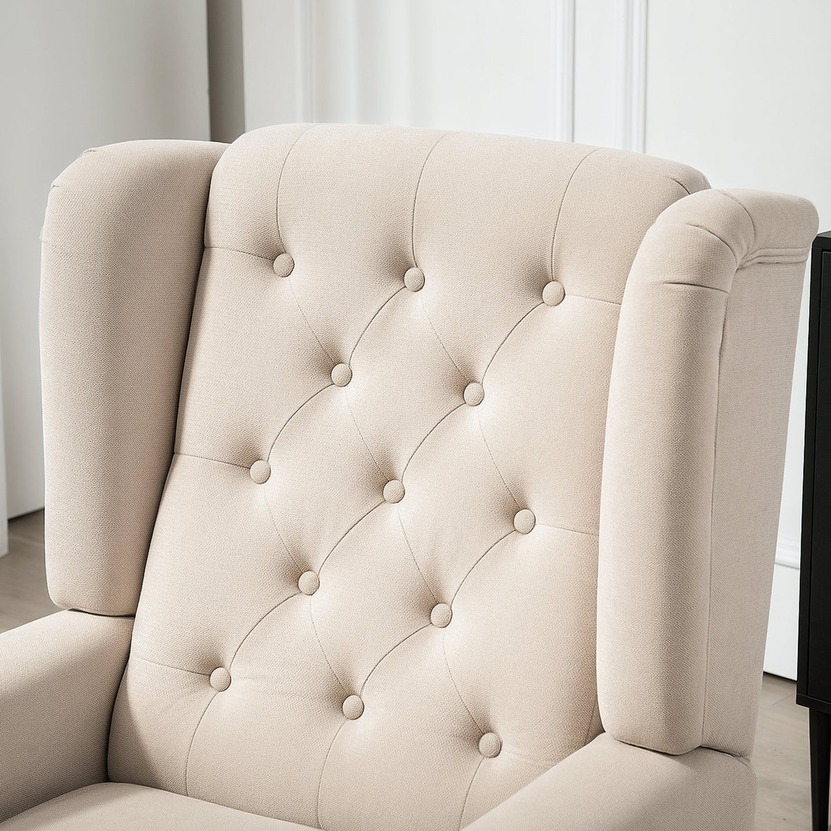 Gecapitonneerde fauteuil met brede zitting, houten poten, klassieke stijl, zeer comfortabel, 74 x 86 x 102 cm, beige