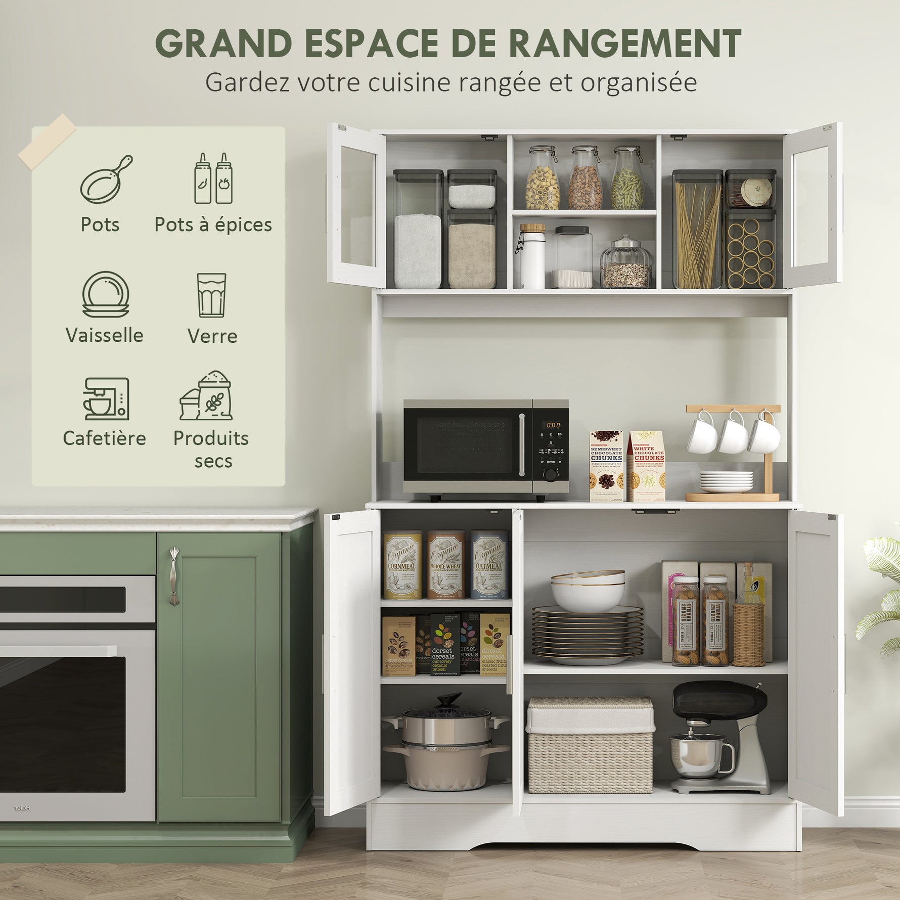 Armoire de cuisine scandinave avec placards, compartiments ouverts, portes vitrées et plan de travail, blanc