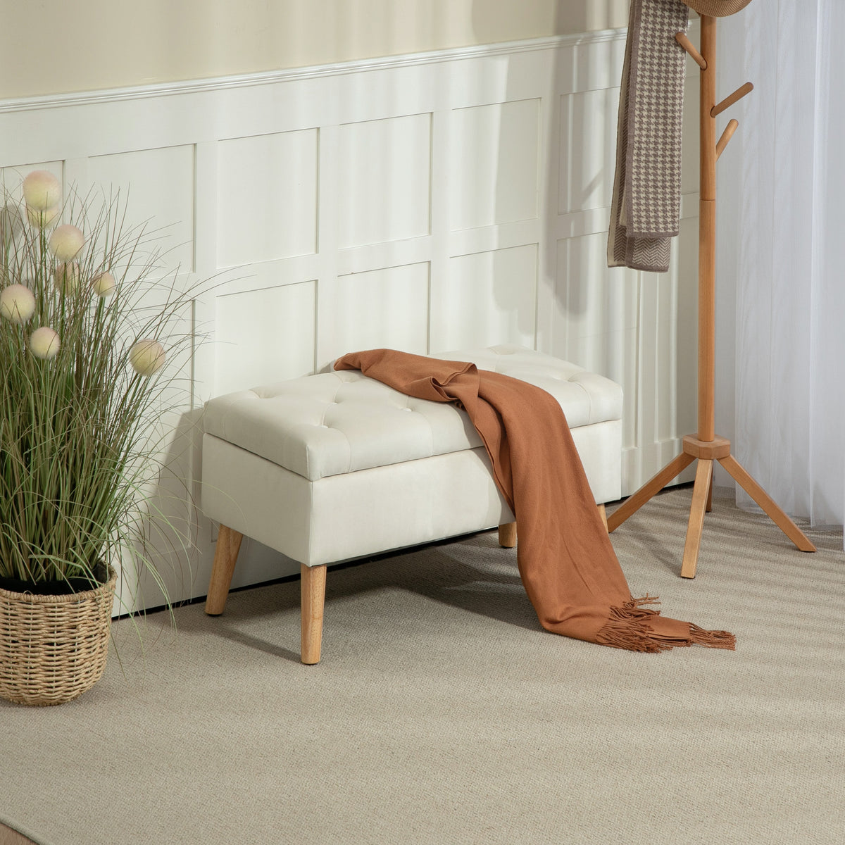 Aufbewahrungsbank, Truhenbank aus Stoff in Samtoptik, Holzfüße, max. Belastbarkeit 120 kg, 80 x 35 x 42 cm, Creme