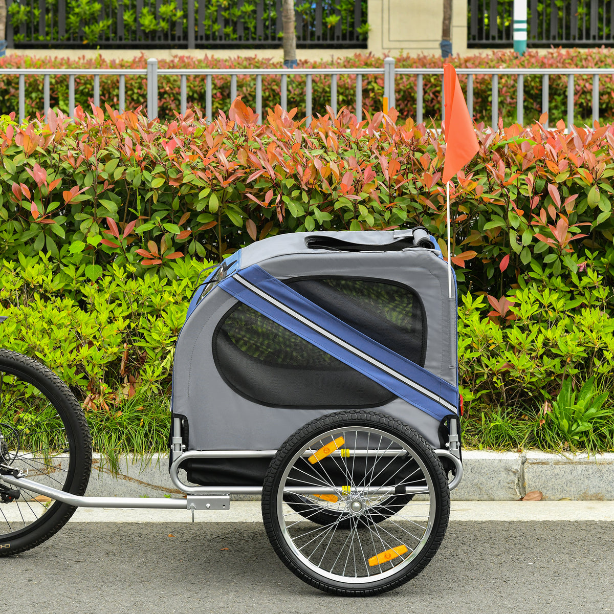 Remorque vélo pour chien animaux 8 réflecteurs drapeau barre attelage inclus acier polyester imperméable max. 30 Kg 130L x 73l x 90H cm bleu