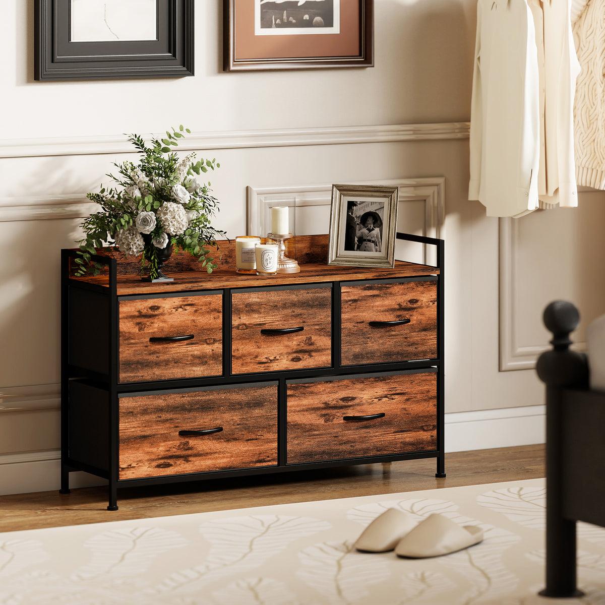 Cómoda, mueble de almacenaje con 5 cajones de tela plegables, tablero y estructura de acero, 98 x 29 x 63 cm, marrón rústico