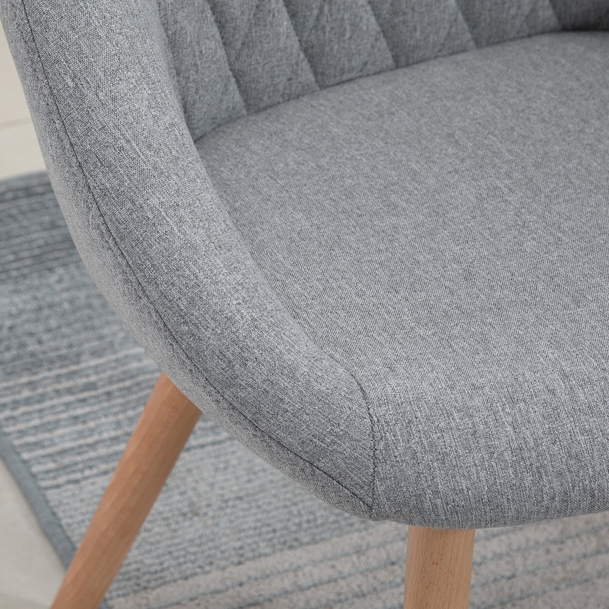 Lote de 2 sillas de comedor de diseño escandinavo - Patas cónicas de madera de haya - Asiento, respaldo y reposabrazos