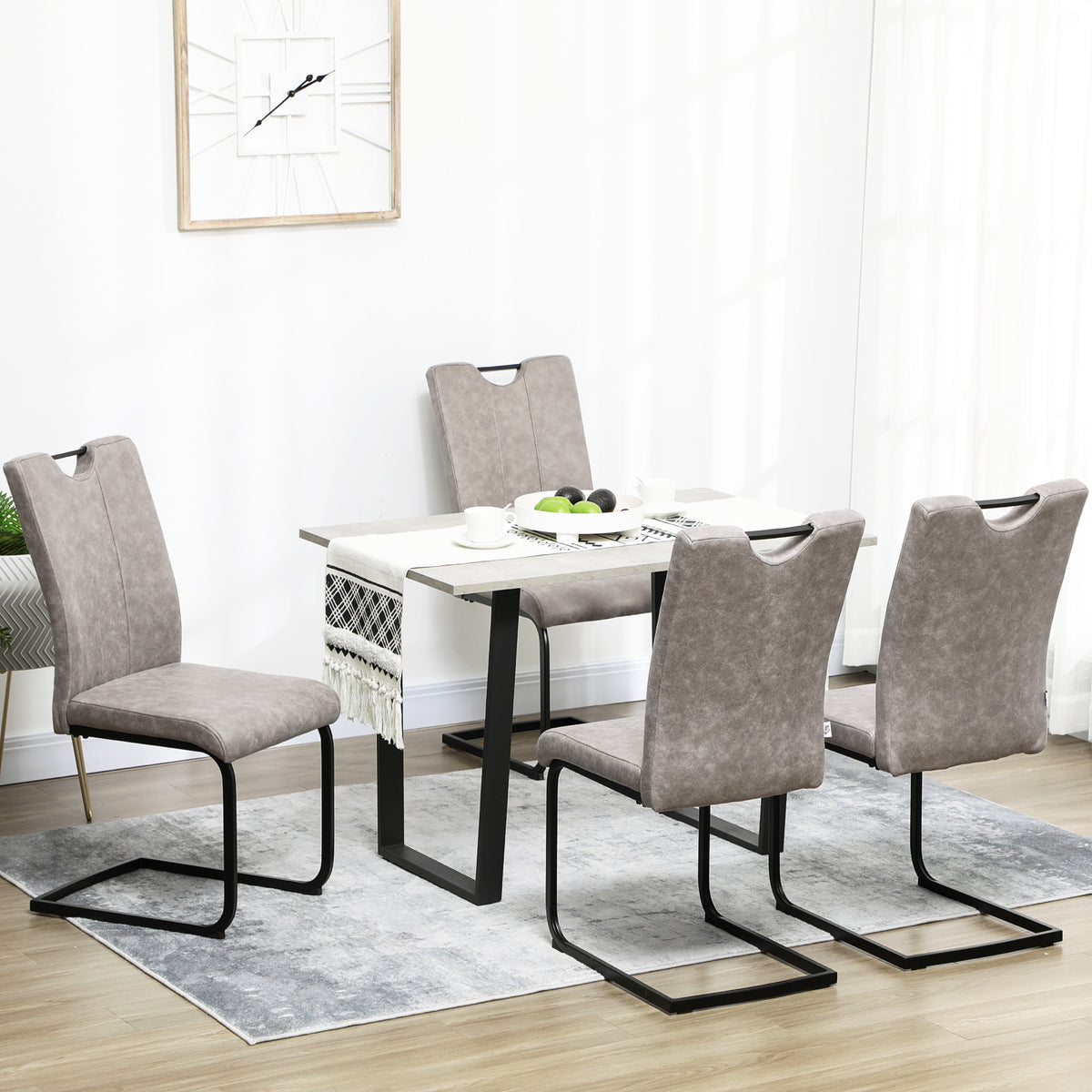 Lot de 4 chaises de salle à manger revêtement microfibre avec pieds luge en acier et poignée 43 x 58,5 x 99,5 cm marron