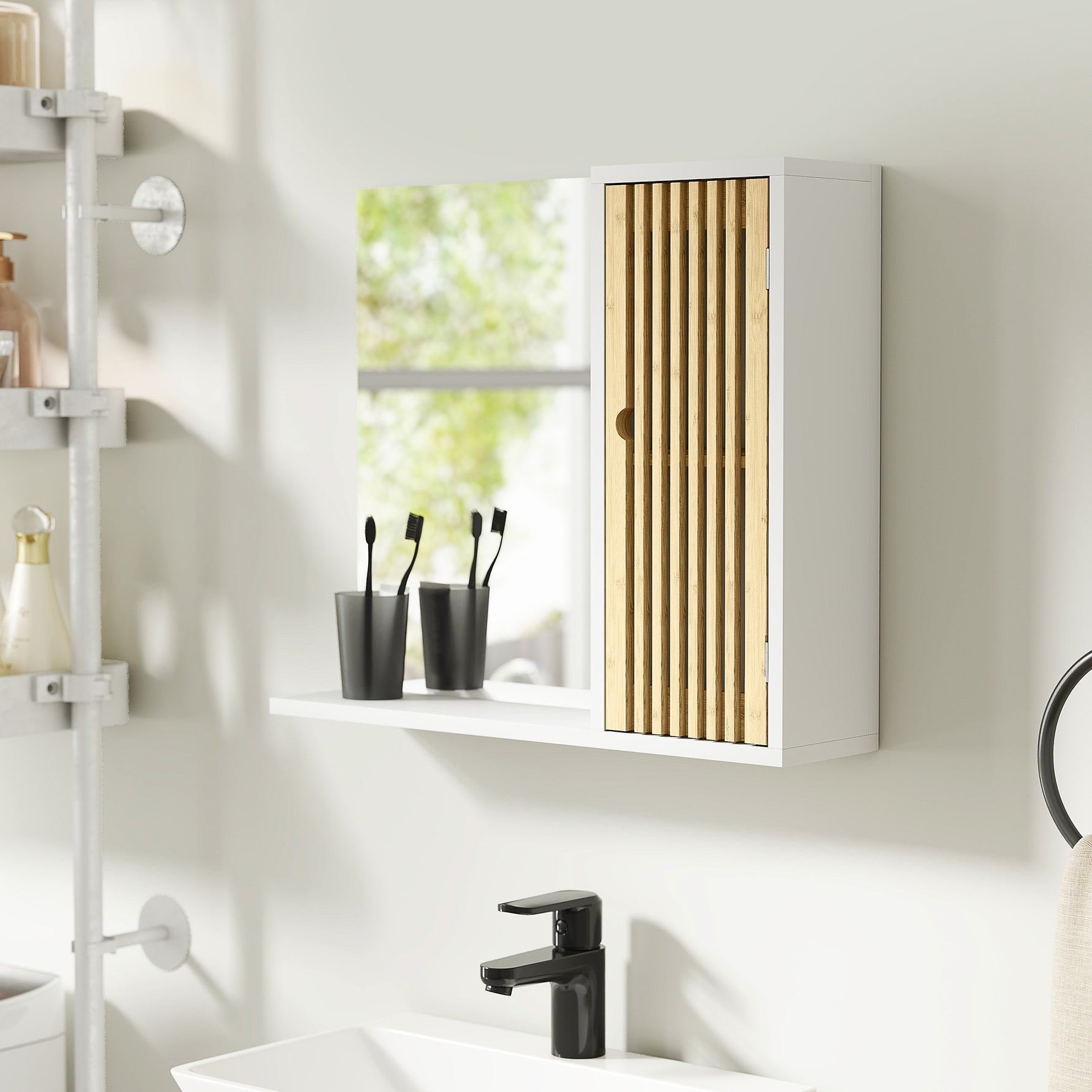 Armoire de salle de bain avec miroir, étagère, porte à lattes en bambou et étagère réglable, blanc
