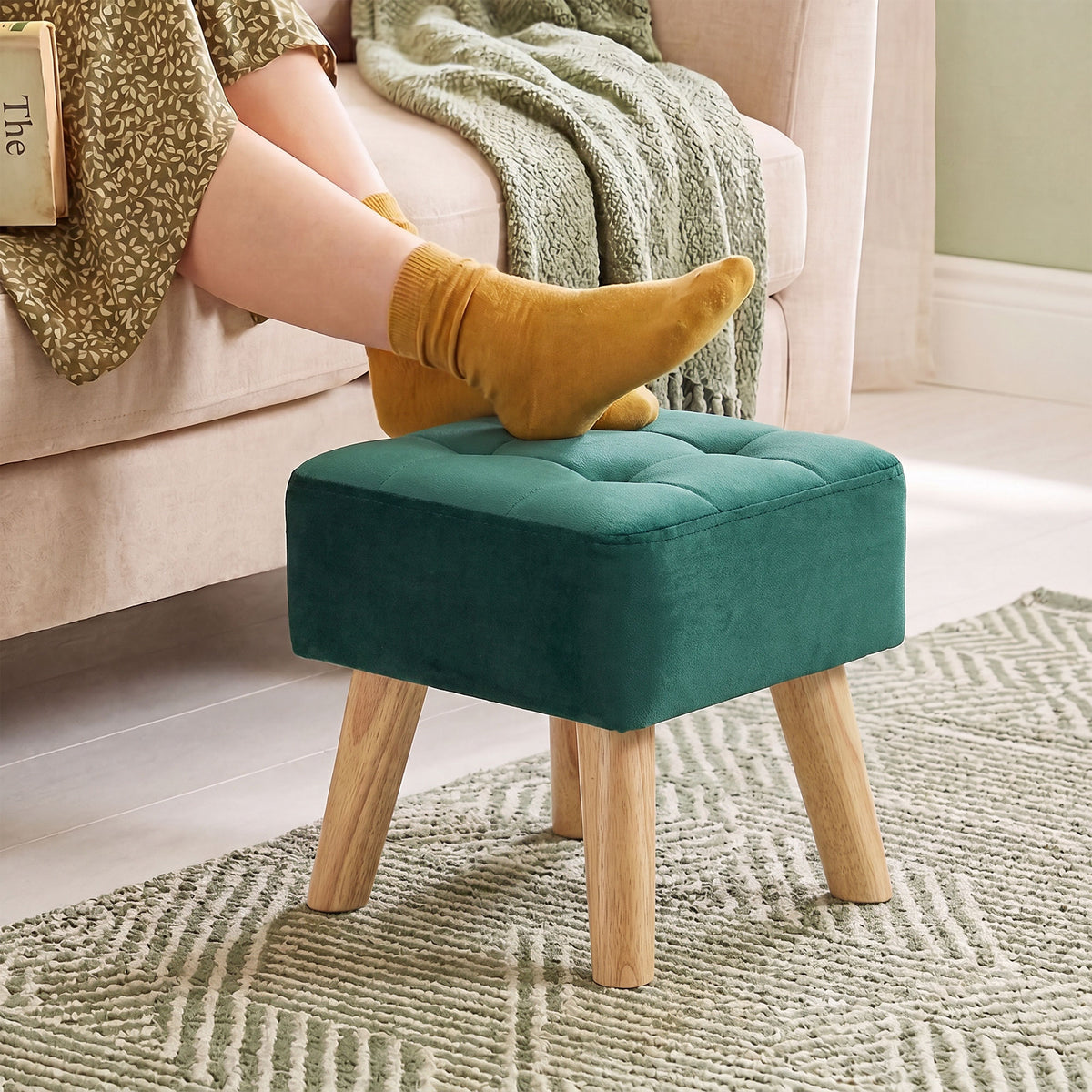 Fußhocker für das Wohnzimmer, Hocker, gepolzter Stoffsitz mit Holzbeinen, 27 x 27 x 26 cm, Dunkelgrün