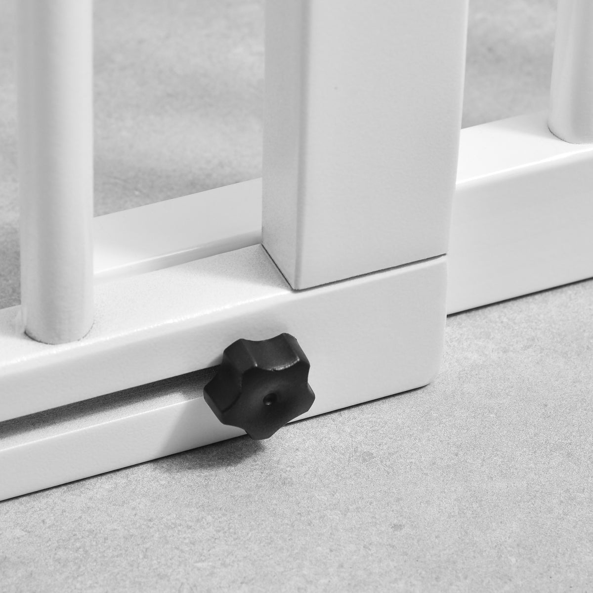 Dog safety gate, freestanding gate, adjustable length, built-in lockable door, dim. 113-166L x 36W x 71H cm, white pine