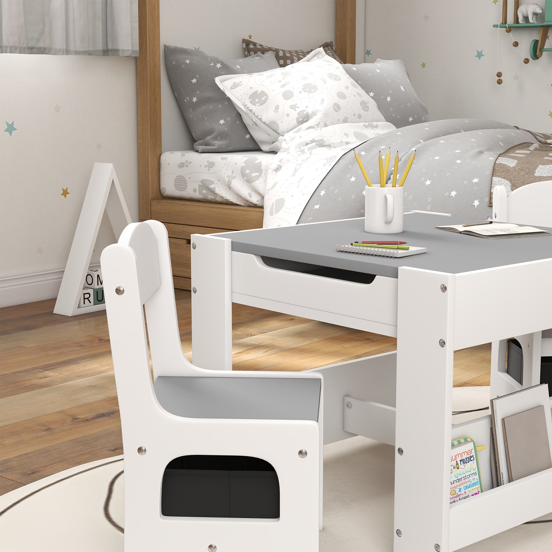 Ensemble 3 pièces table et 2 chaises pour enfant avec plateau réversible tableau noir, panier de rangement, étagères
