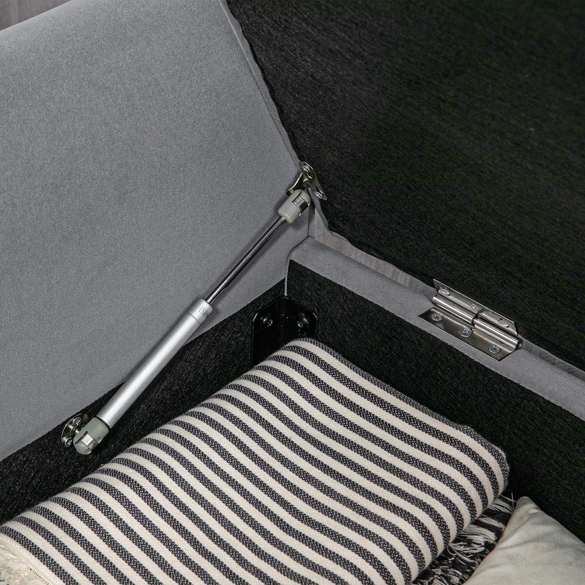 Banc de rangement bout de lit avec accoudoirs, tissu effet velours rembourré et capitonné, 126 x 48,5 x 57 cm, gris