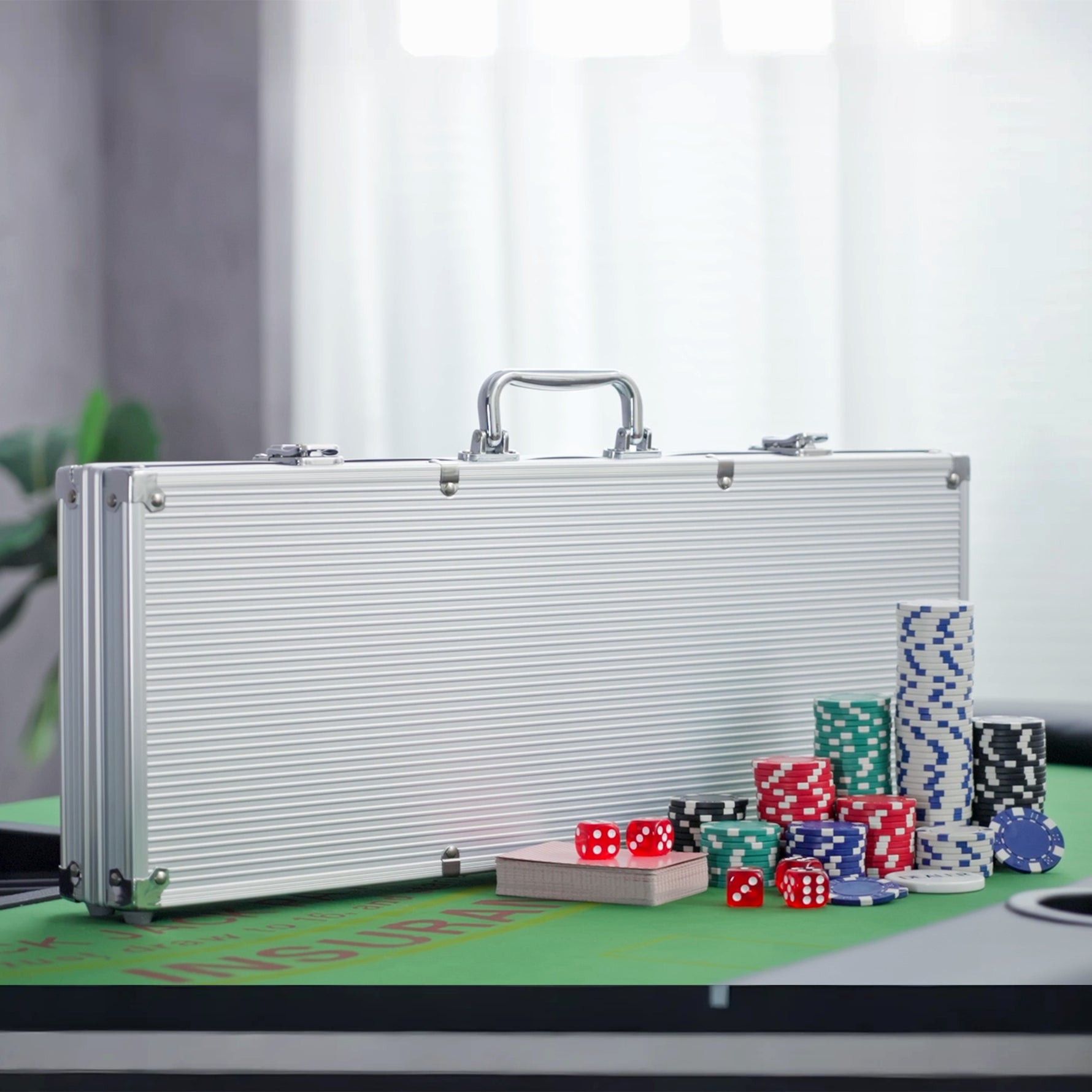 Mallette de Poker Coffret de Poker Complet avec 500 jetons 2 Jeux de Cartes + 5 dés Bouton Dealer 2 clés alu.