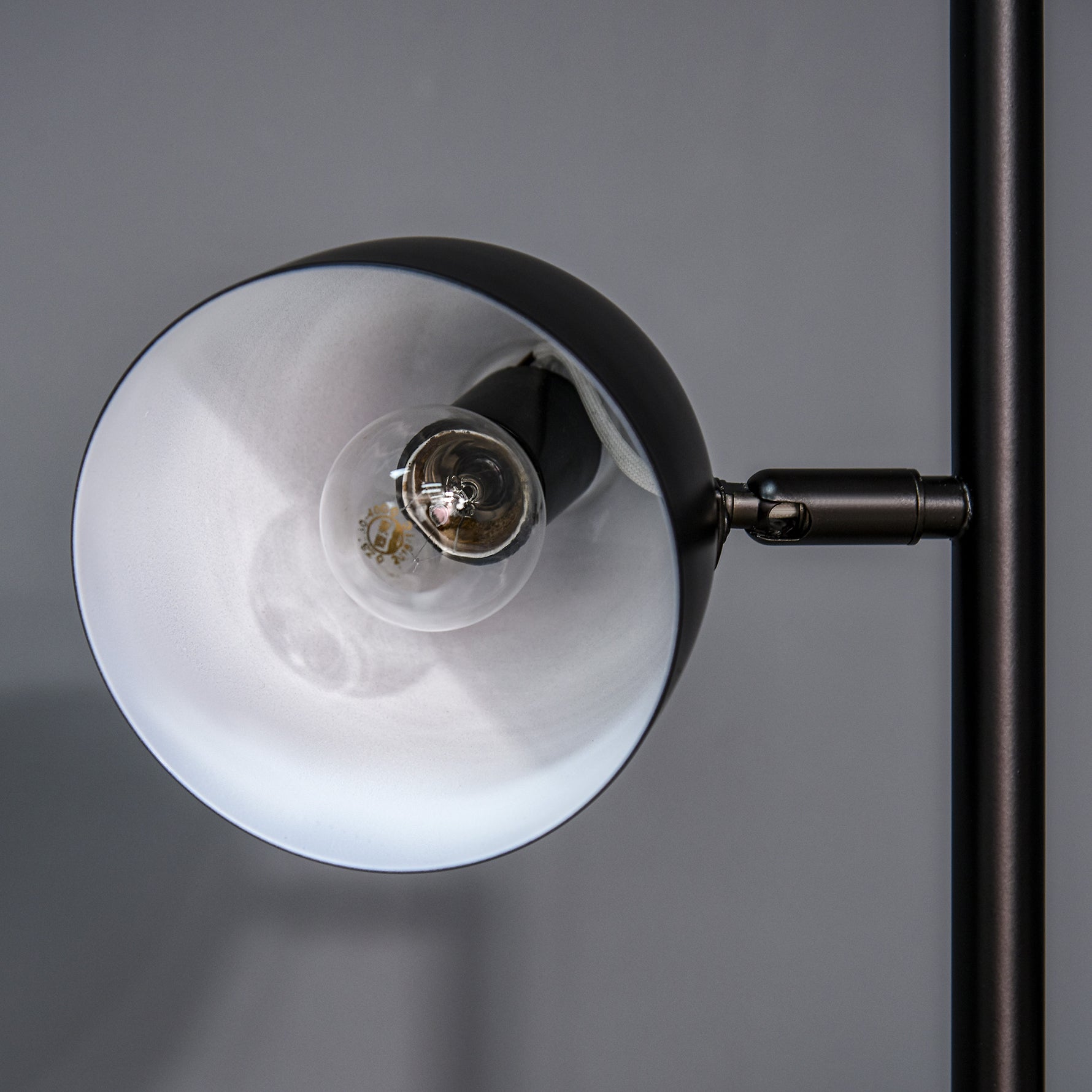 Lampadaire sur pied salon style industriel 3 abat-jours orientables en acier 38 x 28 x 169 cm noir