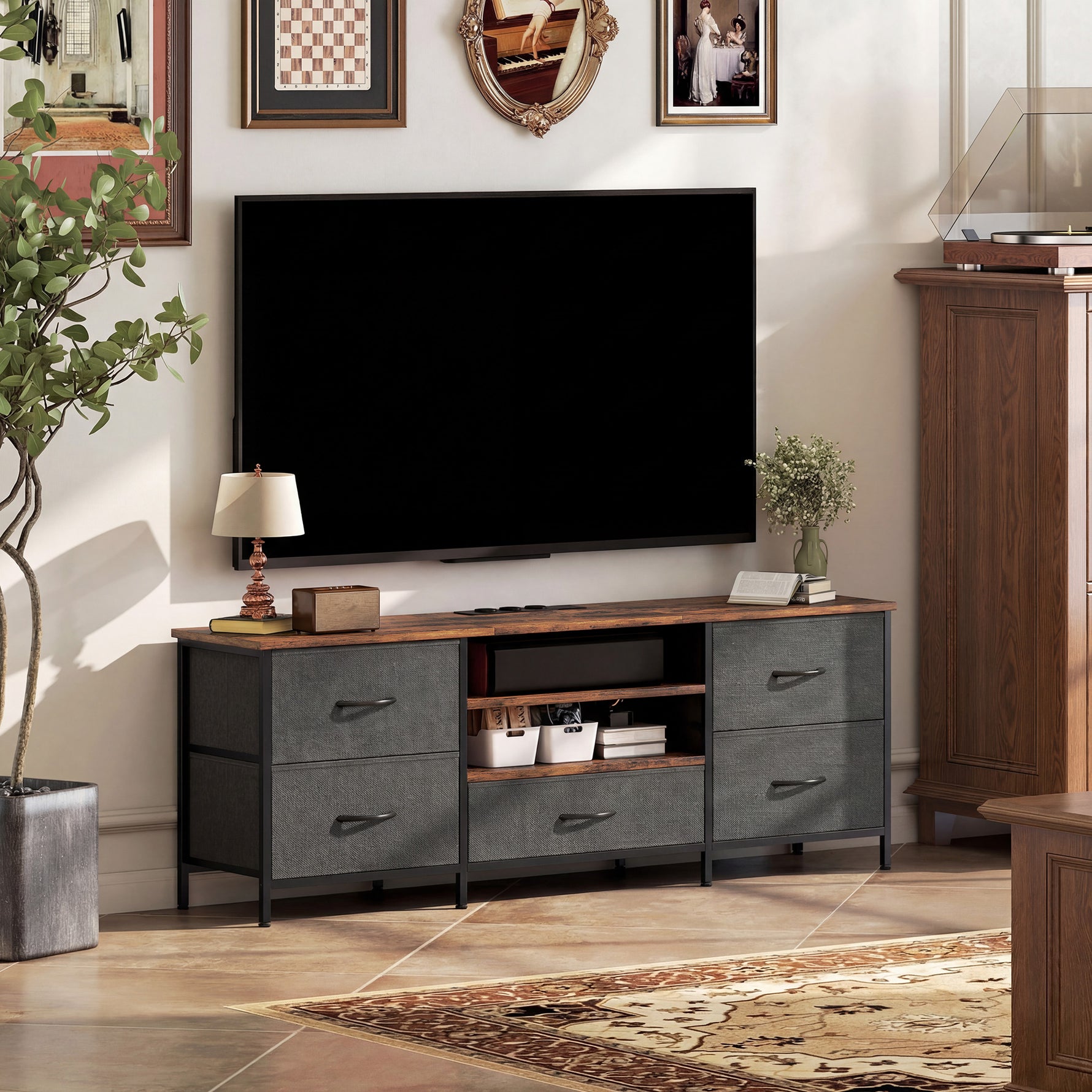 Meuble TV 140 cm, meuble télé 65 pouces, station de charge, 5 tiroirs en tissu, étagères ouvertes, 140x30x50cm, marron