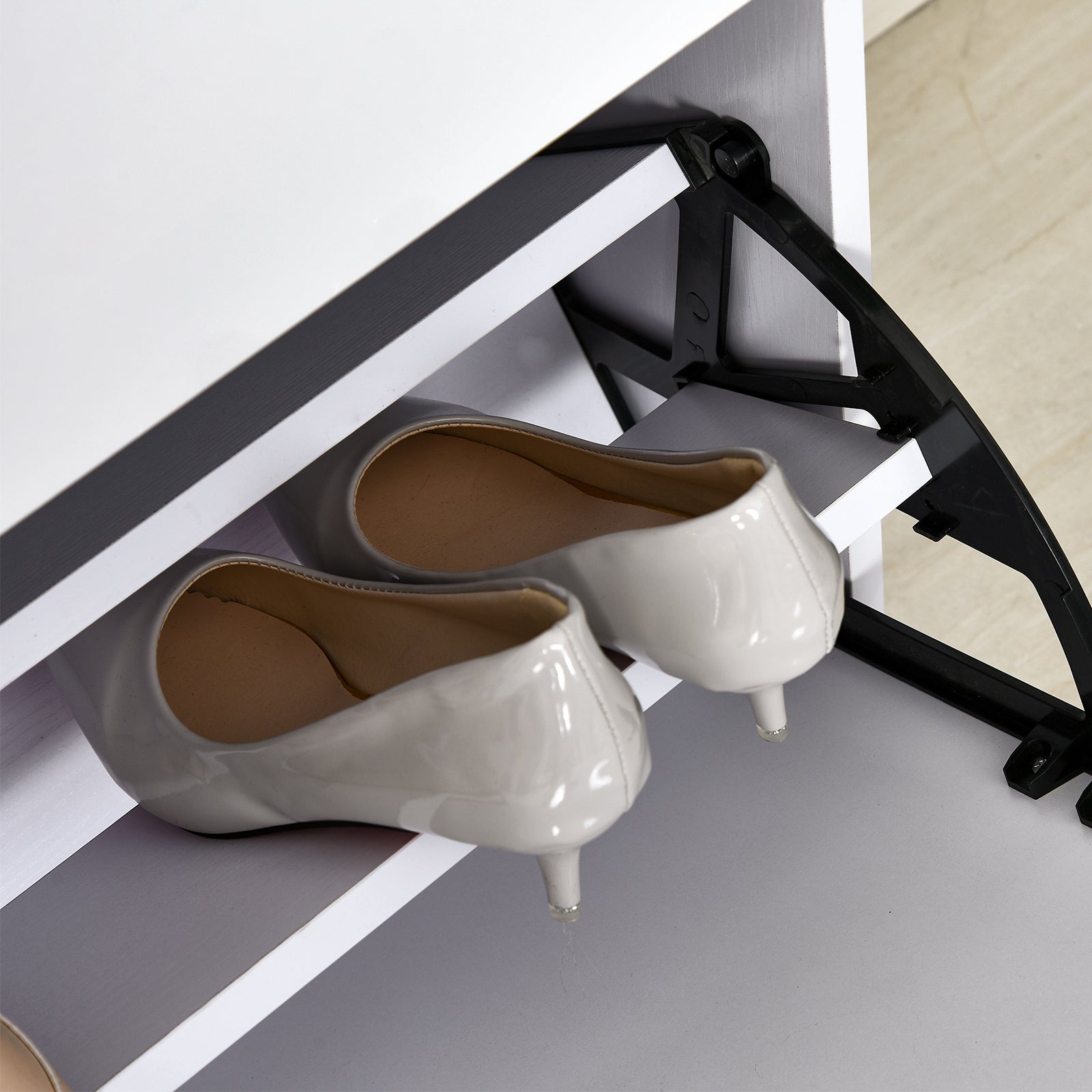 Meuble à Chaussures Armoire à chaussures 3 Portes abattantes 3 Compartiments en bois 60L x 26I x 124H cm Blanc laqué