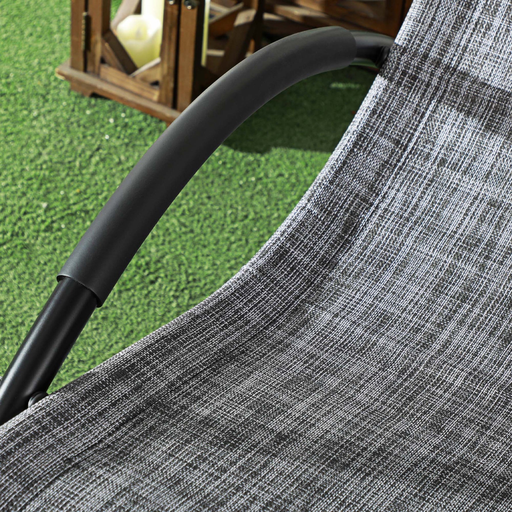 Chaise longue à bascule avec tétière utilisation extérieure intérieure gris chiné