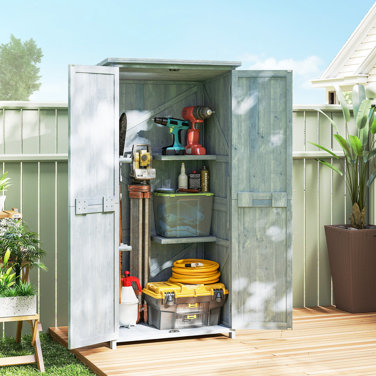 Armoire de jardin, armoire extérieure de rangement en bois avec 2 portes verrouillables, 2 étagères et 10 crochets, gris