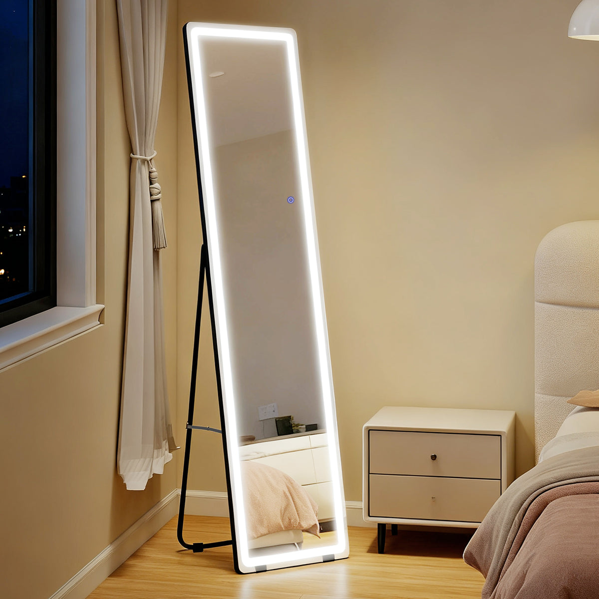 Stand- oder Wandspiegel mit einstellbarer Lichtintensität und -farbe sowie Fernbedienung, 40 x 37 x 157,5 cm (H), silberfarben