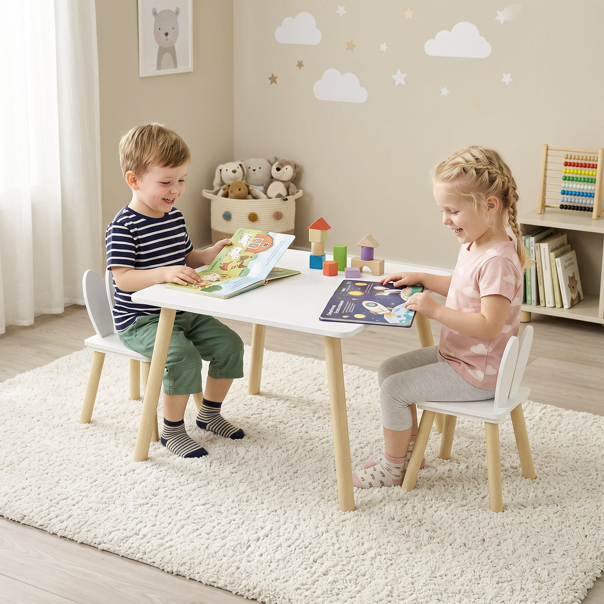 Set da tavolo e 2 sedie per bambini dal design scandinavo, con motivo a orecchie di coniglio, in legno di pino bianco