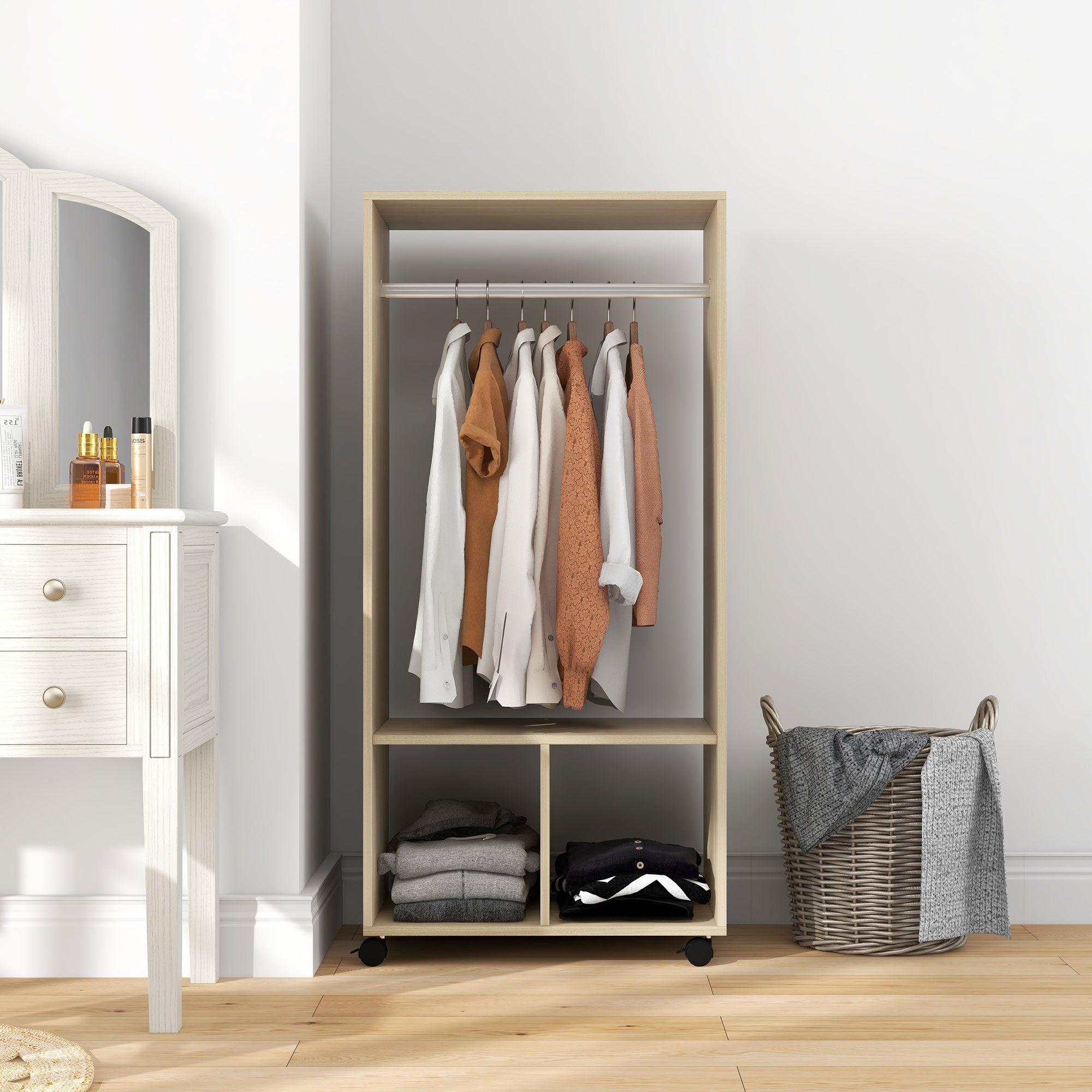 Armairu esekia, 2 nitxo eta arropa eskegitzeko barra dituena, 4 gurpil birakari, 60L x 40l x 128H cm-ko neurria, egur naturala