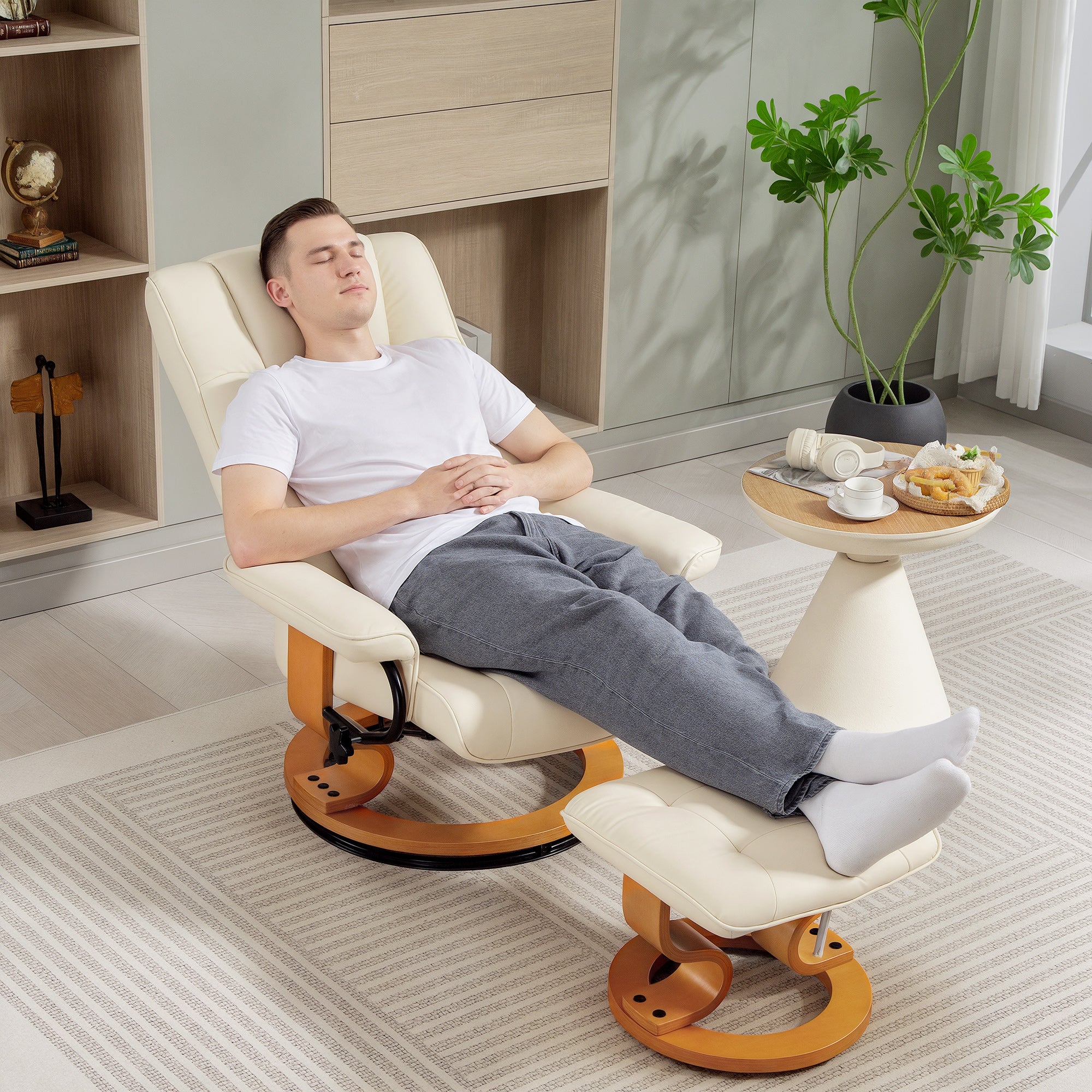 Verstelbare relaxfauteuil met voetensteun, draaibaar, houten frame, crèmekleurige kunstlederen bekleding