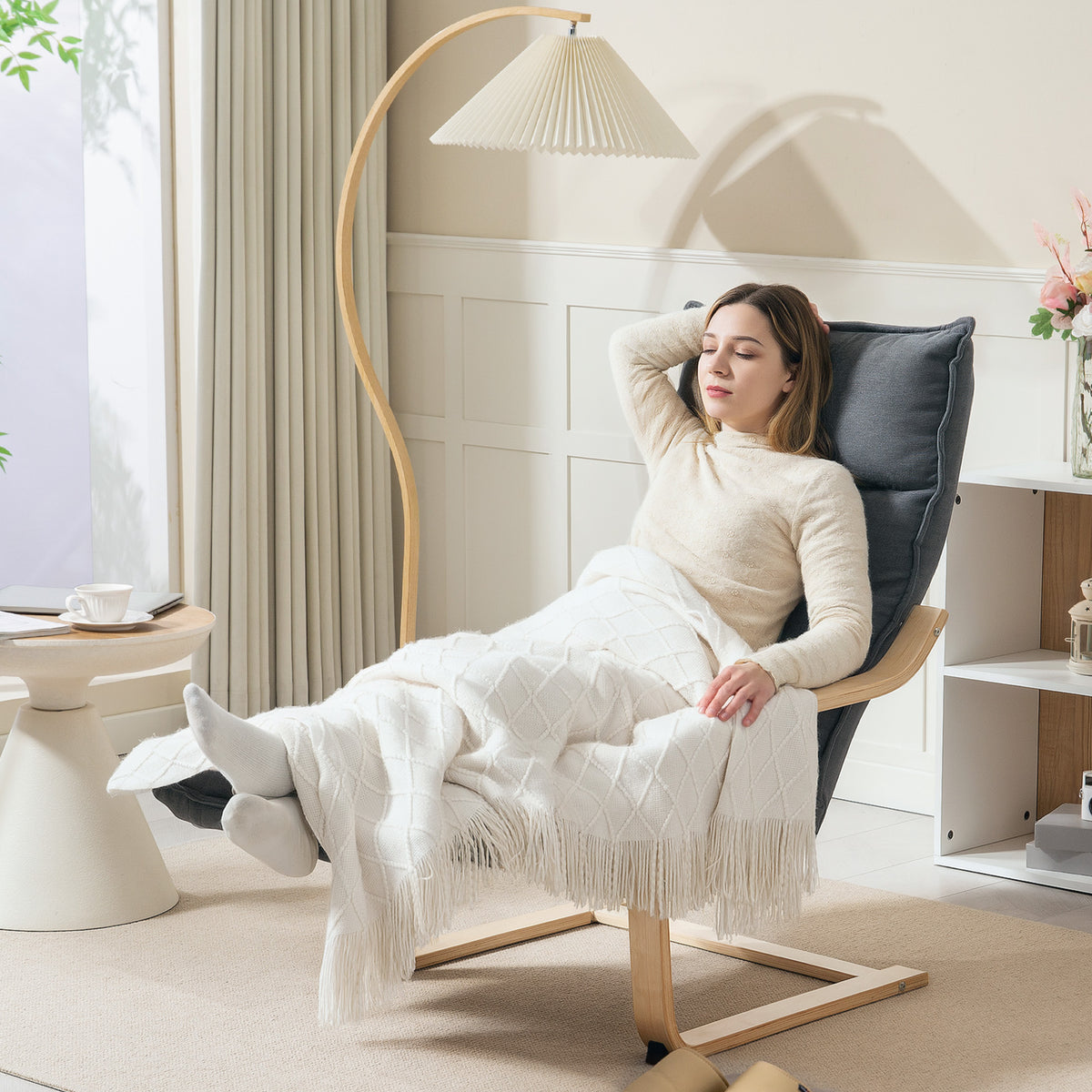 Fauteuil salon, fauteuil d'appoint rembourré en velours, repose-pieds réglable, structure en acier, 67x93x105cm, gris foncé