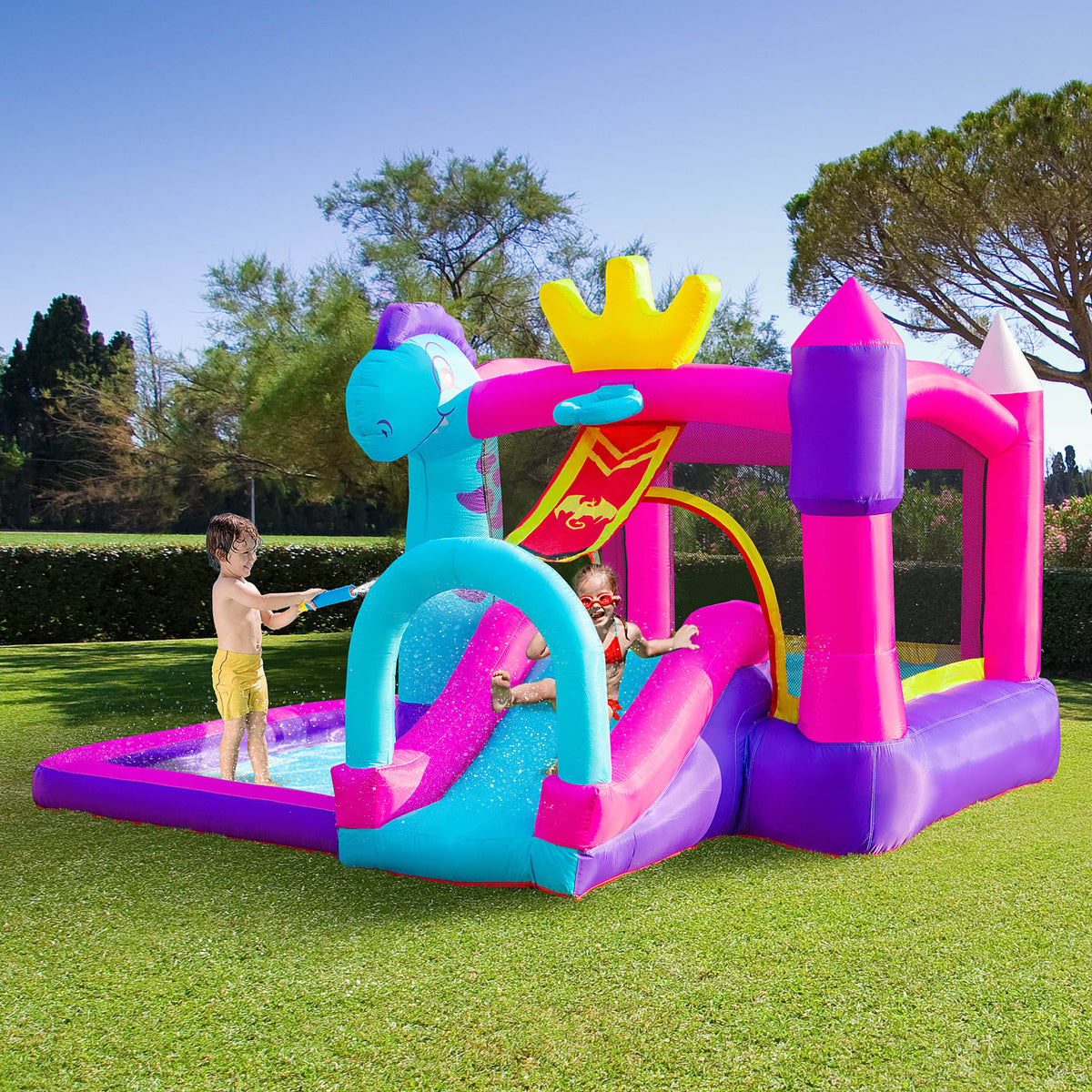 Château Gonflable avec Toboggan, Trampoline, Aire de Jeux Piscine et Panier Jusqu'à 3 Enfants +3 Ans gonfleur et Sac de Transport Souffleur 350W inclus dim. 300L x 270l x 200H cm Multicolore