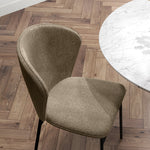 Set di 2 sedie da pranzo con seduta imbottita in tessuto effetto lino, gambe in acciaio stabili, design moderno, marrone chiaro