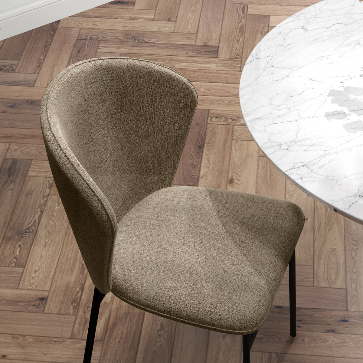 Set di 2 sedie da pranzo con seduta imbottita in tessuto effetto lino, gambe in acciaio stabili, design moderno, marrone chiaro