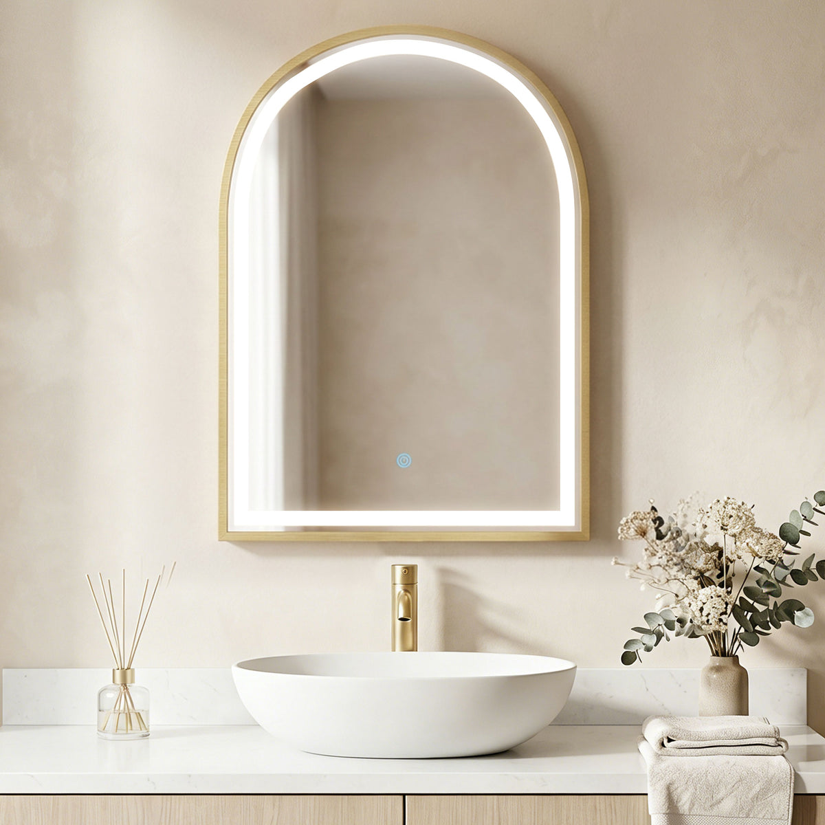 Armario de pared para baño con espejo e iluminación LED, puerta arqueada, antivaho, 50x14,5x70cm, dorado