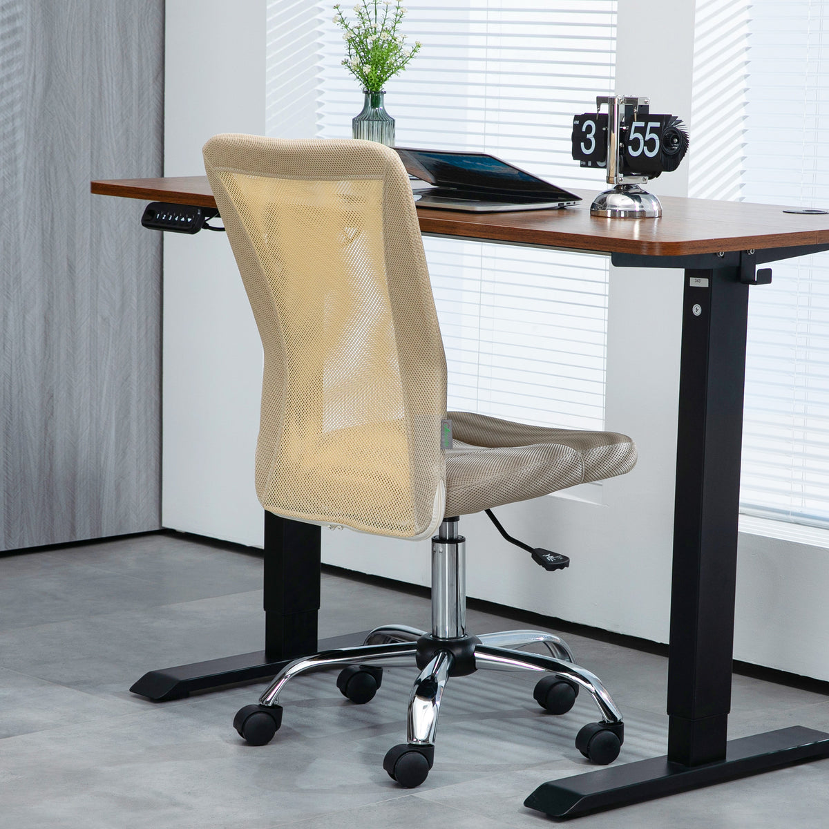 Chaise de bureau ergonomique hauteur réglable piètement chromé pivotant 360° revêtement maille beige