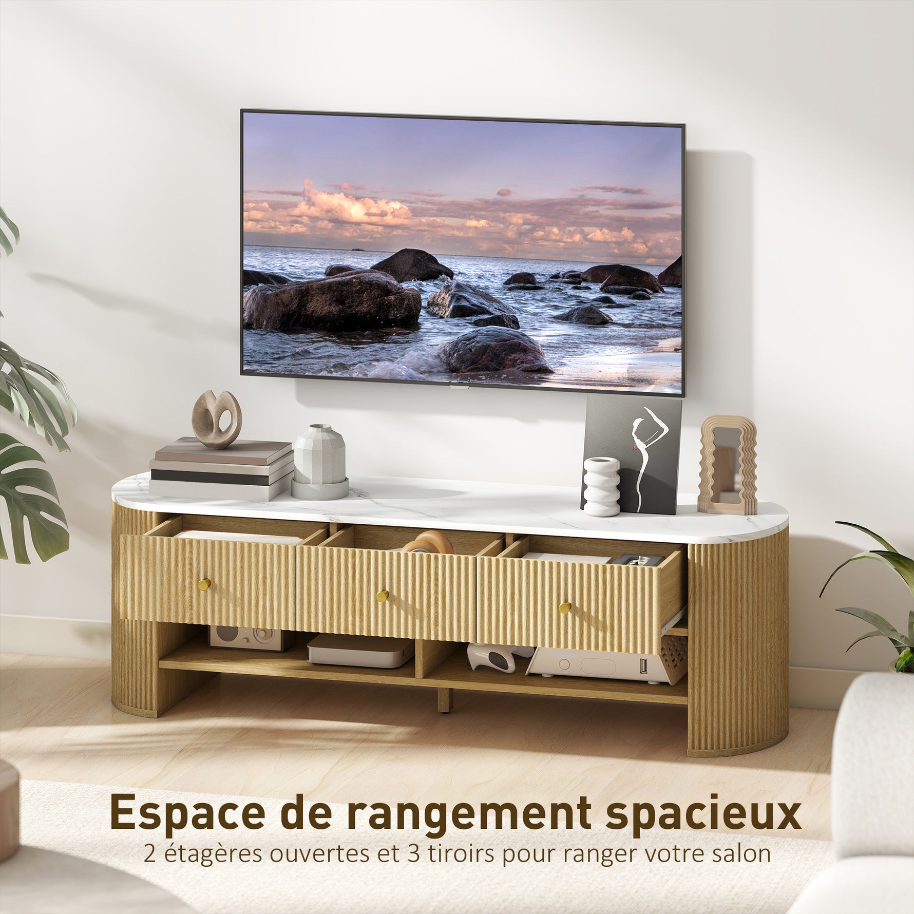 Meuble TV 140 cm, meuble télé pour téléviseur 65 pouces effet marbre 3 tiroirs façades à cannelures effet bois naturel