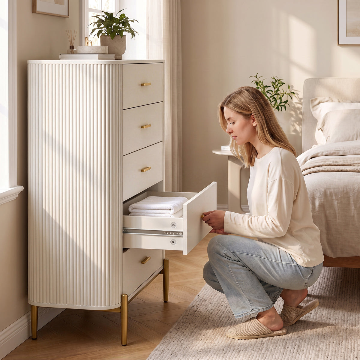 Cassettiera a 5 cassetti, mobile contenitore con frontali scanalati e piedini in metallo, stile moderno, 90x44x120 cm, grigio chiaro