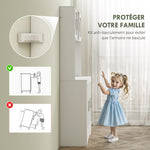 Armoire de cuisine scandinave avec placards, compartiments ouverts, portes vitrées et plan de travail, blanc