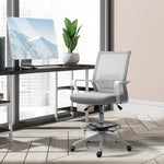 Fauteuil de bureau chaise de bureau assise haute réglable dim. 64L x 59l x 104-124H cm tabouret de bureau pivotant 360° maille respirante gris et blanc