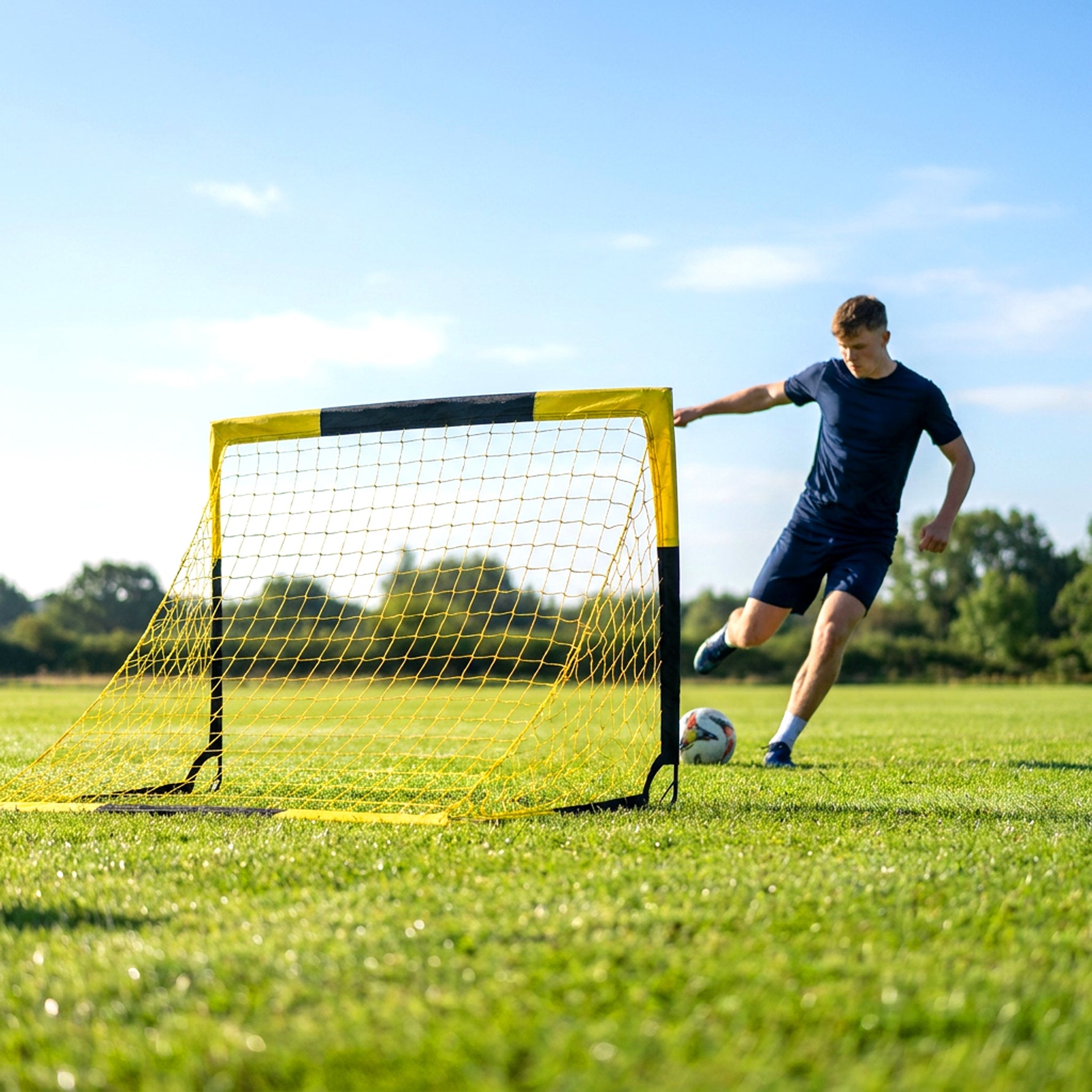 But de football Pop-up Portable et Pliable avec 4 Piquets de Sol et Sac de Transport, Sans Montage, 150x110x110cm, Jaune