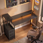 Gaming-Schreibtisch 147 x 47 cm, RGB-Beleuchtung, Steckdosen und USB-Anschlüsse, verstellbare und beidseitig montierbare PC-Halterung, Schwarz