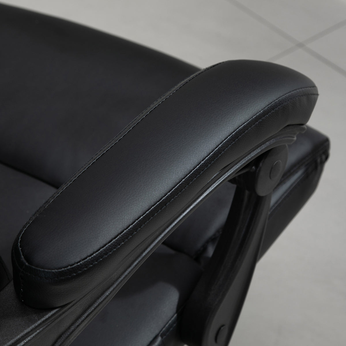 Fauteuil de bureau manager massant repose-pied + tétière intégrés dossier inclinable hauteur réglable 68 x 79 x 104-112 cm noir