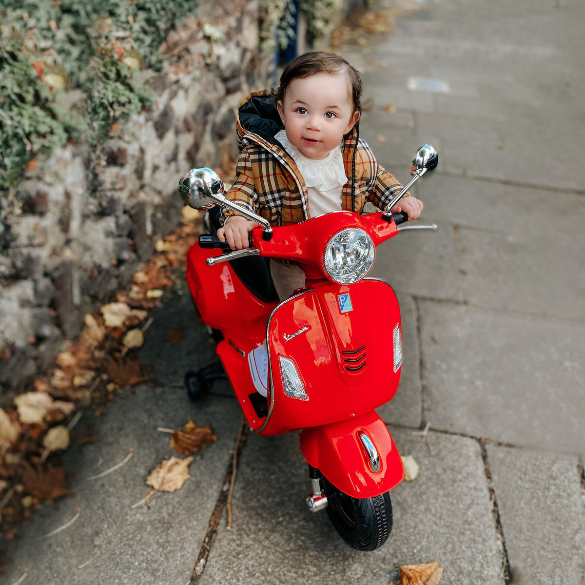 Vespa Scooter Moto électrique Enfants 6 V dim. 102L x 51l x 76H cm Musique MP3 Port USB klaxon Phare feu AR Rouge