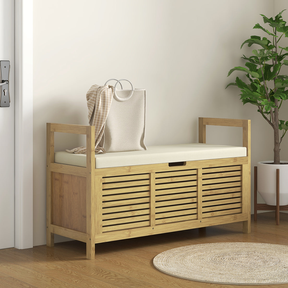 Biltegi-bankua, eserlekuaren azpian ezkutuko konpartimendua duena, sarrerarako, kuxina eta beso-euskarria dituena, 100 x 40 x 60 cm, naturala