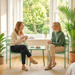 Ensemble bistrot de jardin 3 pièces - table basse en verre trempé et 2 chaises à lattes, cadre en acier galvanisé, vert