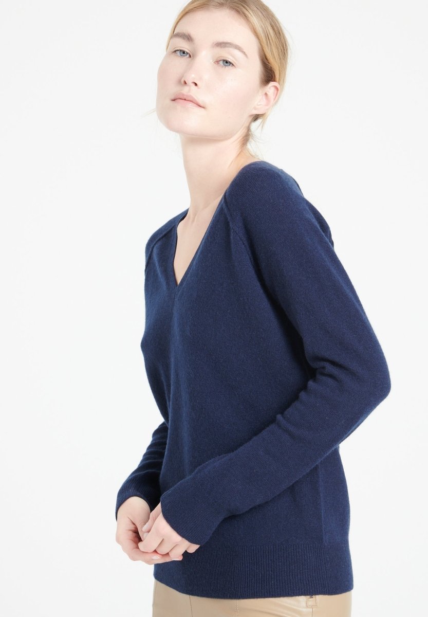 Pull col V femme en cachemire bleu marine - LILLY 6