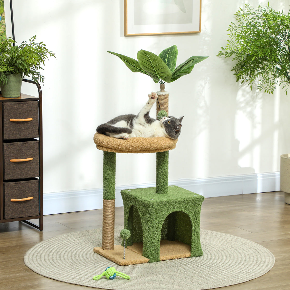 Krabpaal speeltoren voor katten met kattenhuisje, mand, krabpalen, balletjes en kunstbladeren 44 x 30 x 98 cm groen