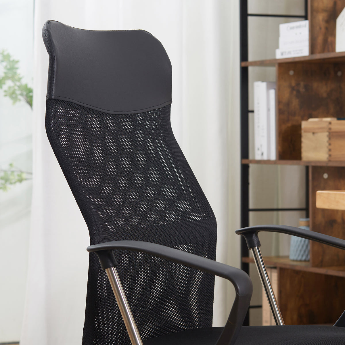 High-comfort executive office chair, ergonomic backrest, adjustable seat height, swivel, black mesh fabric