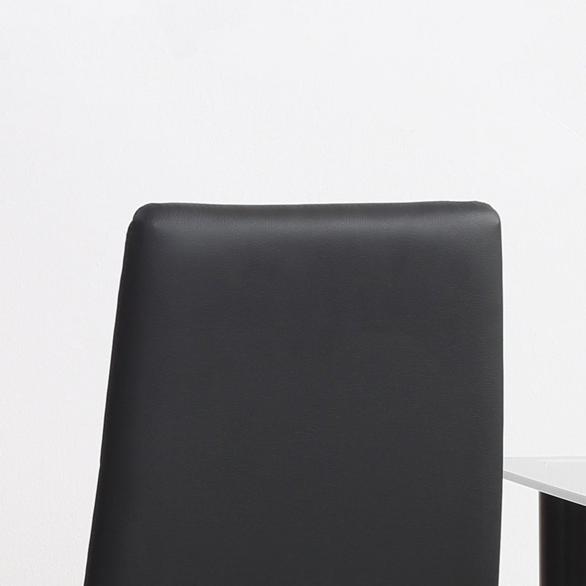 Lot de 4 chaises de salle à manger avec dossier haut, revêtement synthétique et pieds en acier, noir