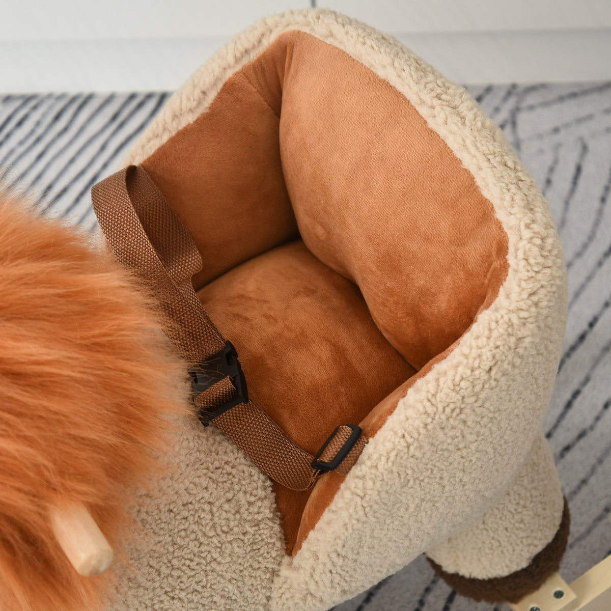 Cheval à Bascule modèle Lion Fonction Musicale Selle Grand Confort Peluche Courte Douce Pour Enfants 18-36 Mois Bois peuplier Marron dim. 68L x 35l x 50H cm