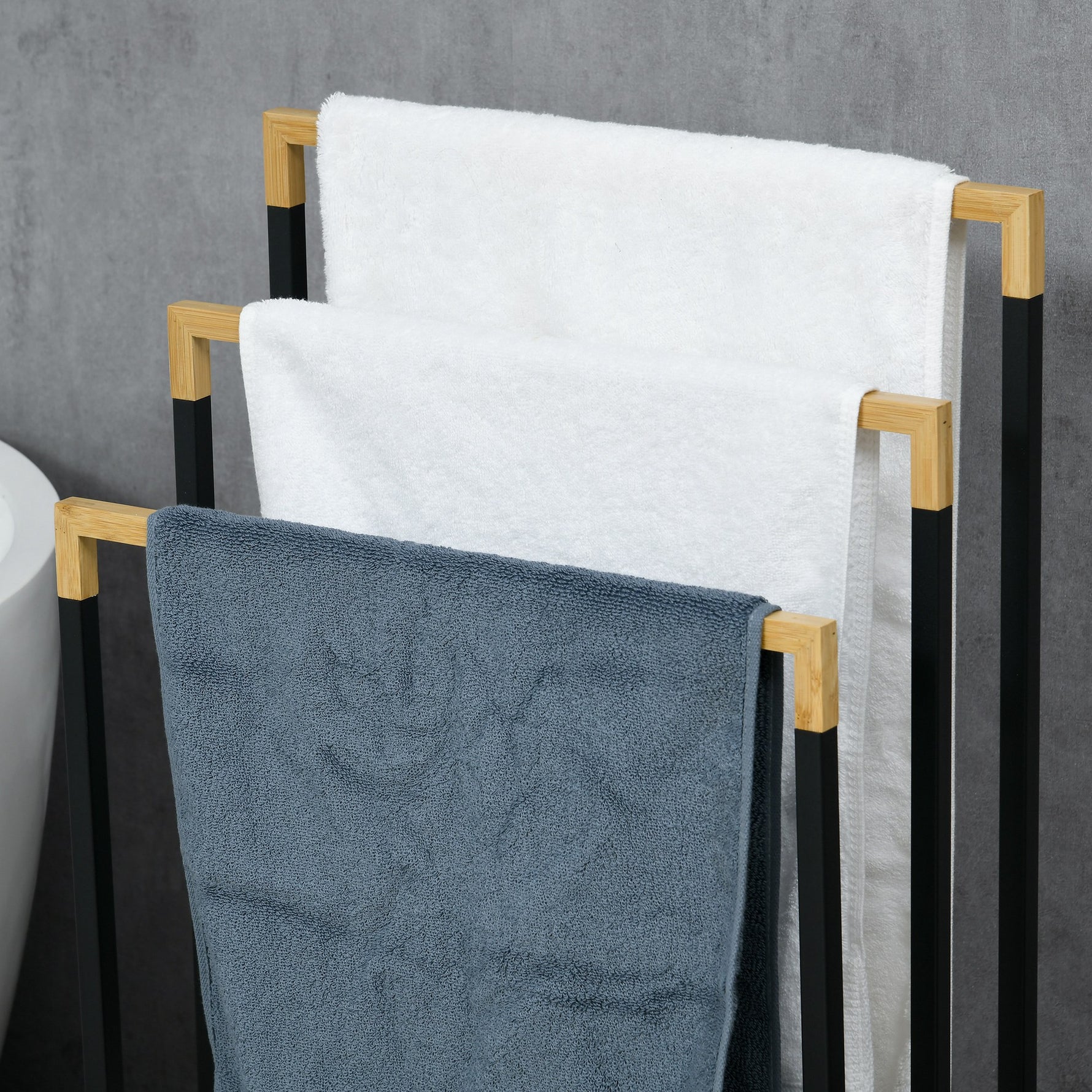 Porte-serviettes en bambou et acier sur pieds avec 3 barres support pour serviette 45 x 22,5 x 86 cm noir et naturel