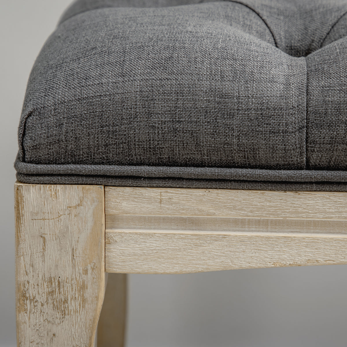 Banc Banquette capitonnée Style Classique 110 cm Bout de lit Rembourrée en lin piètement Bois hévéa sculpté Lin Gris
