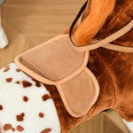 Cheval à Bascule en Bois et Peluche pour Enfant Cheval de Cowboy peluche Pour Enfants de 3-6 Ans Jouet balançoire avec Effet sonore Selle rênes Marron Blanc